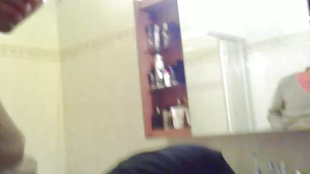 پورنو داغ بدون ثبت نام  نتوانستم فیلم پورن پسر خودم را کنترل کنم و اسپرم انباشته شده را در دهان مجرد او رها کردم