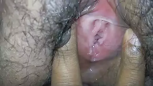 پورنو داغ بدون ثبت نام  فروشنده عکسهای سکسی پسر با پسر فروشگاه از دو مشتری در محیط کار سؤال می کند